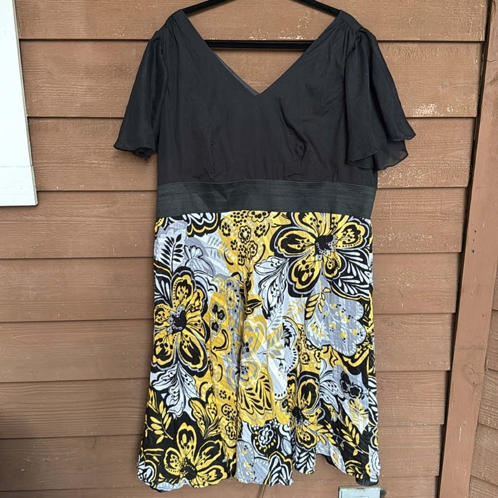 Cato Woman Floral Black and Yellow Dress with flutter sleeves size 22W